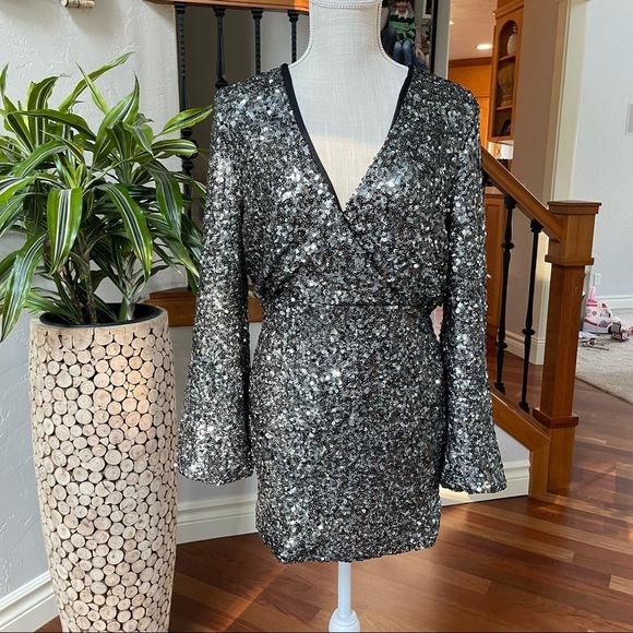 O.P.T. Sequin V-Neck Long Sleeve Rumi Mini Cocktail Dress New! - Picture 4 of 14